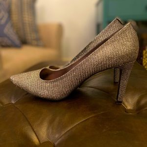 MICHAEL KORS Silver Sparkling Pumps